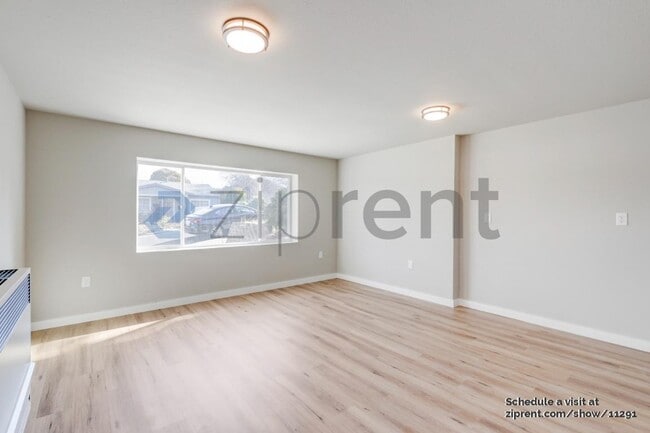 Building Photo - 3937 La Cresenta Rd