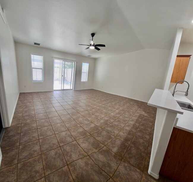 Building Photo - Excellent remodeled 2 bed 2 bath home in P...