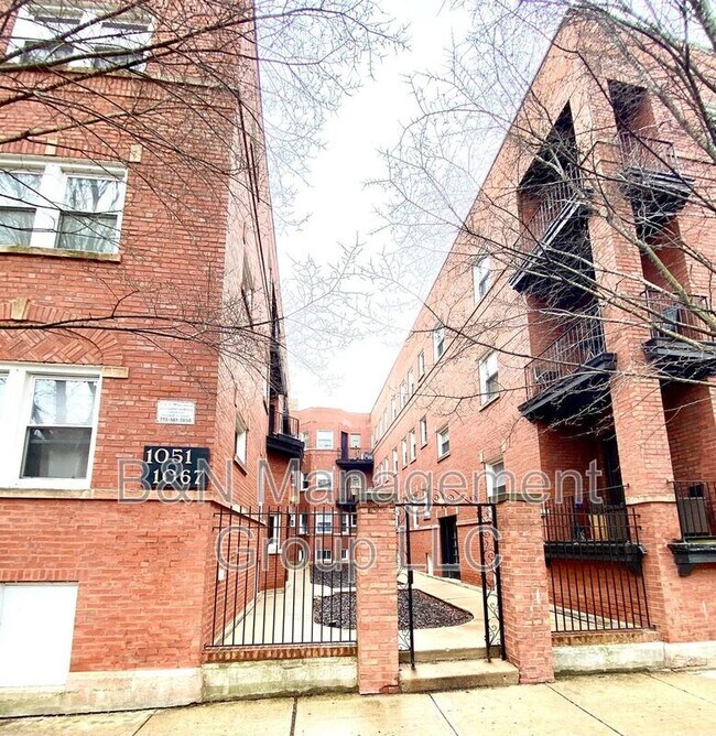 Building Photo - 1057 W Dakin St
