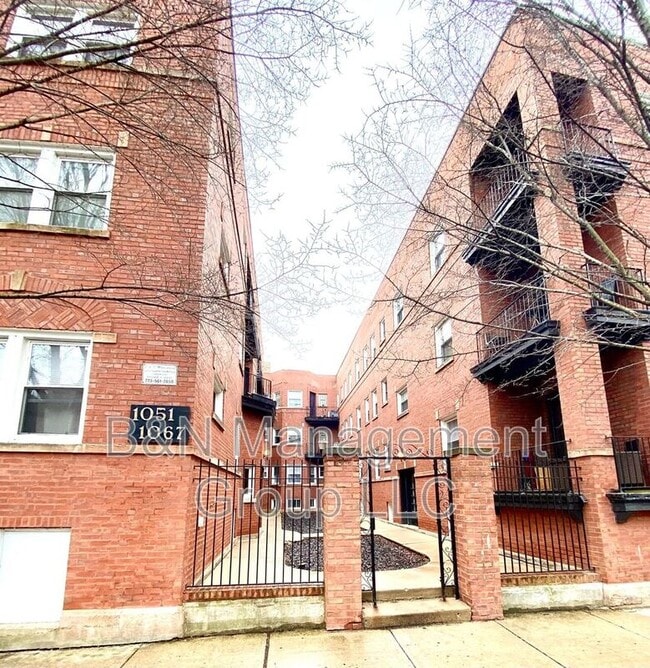Photo - 1057 W Dakin St Apartment
