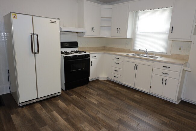 Foto del edificio - 521 Dewey Ave