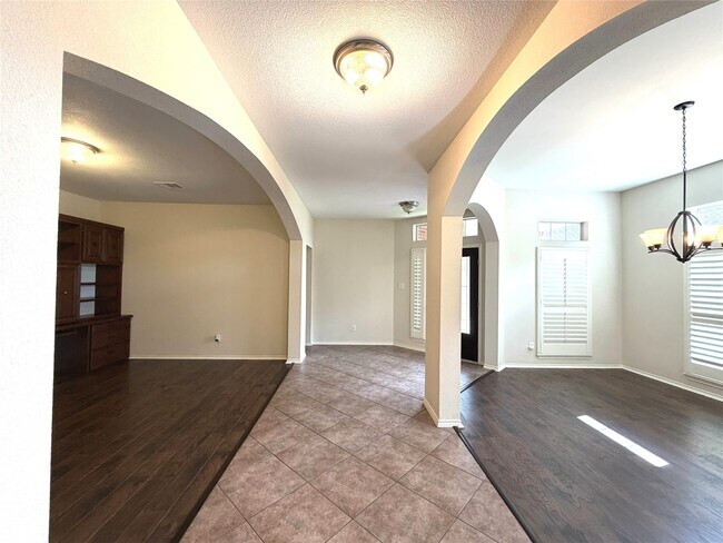 Building Photo - 1707 Magnolia Lake Ln