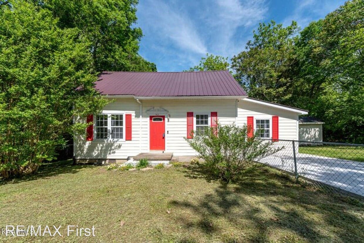 Primary Photo - 3 br, 1.5 bath House - 547 Murray Dr.