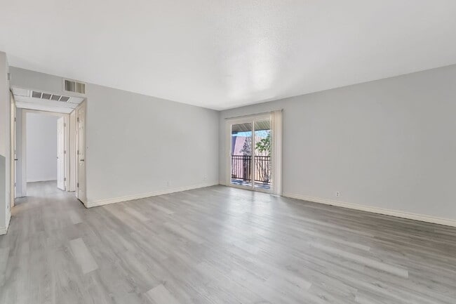 Building Photo - Guard Gated Community - 2 bedroom and 1 bathroom, Upstairs Unit Private Balcony Over looking Park...