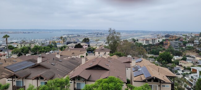 Building Photo - 2568 Albatross St