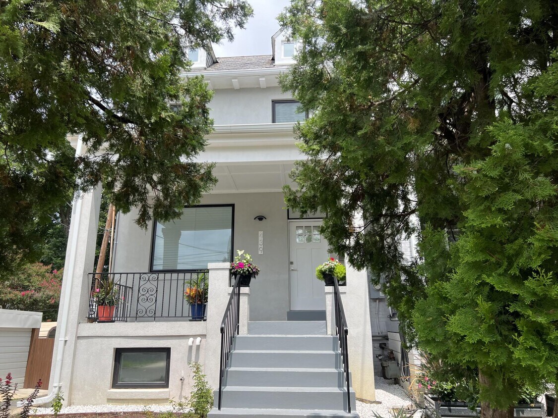 Foto del edificio - 439 Hamilton St NW