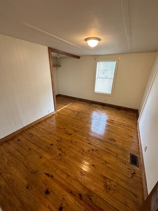 Building Photo - 9910 Farris Loop