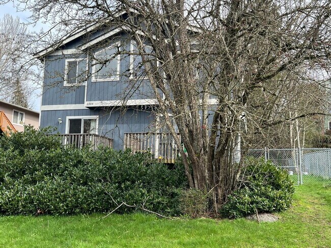 Foto del edificio - 3-Bedroom Townhome Minutes from Barkley Village, I-5 and Whole Foods