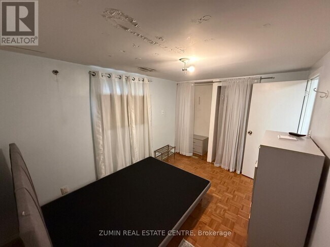 Building Photo - 447 Archdekin Dr