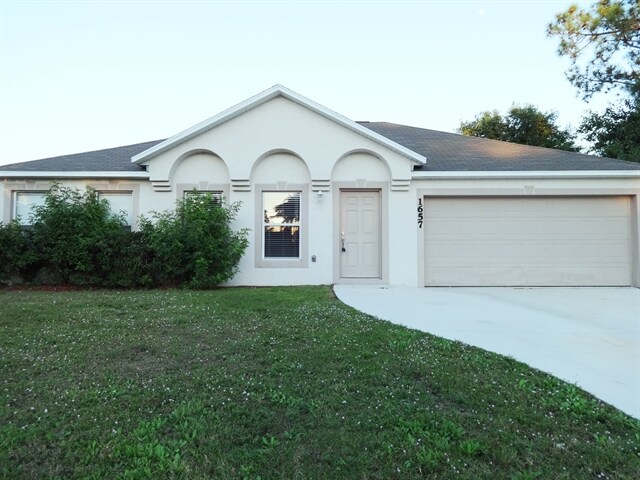 Primary Photo - 1657 SE Airoso Blvd