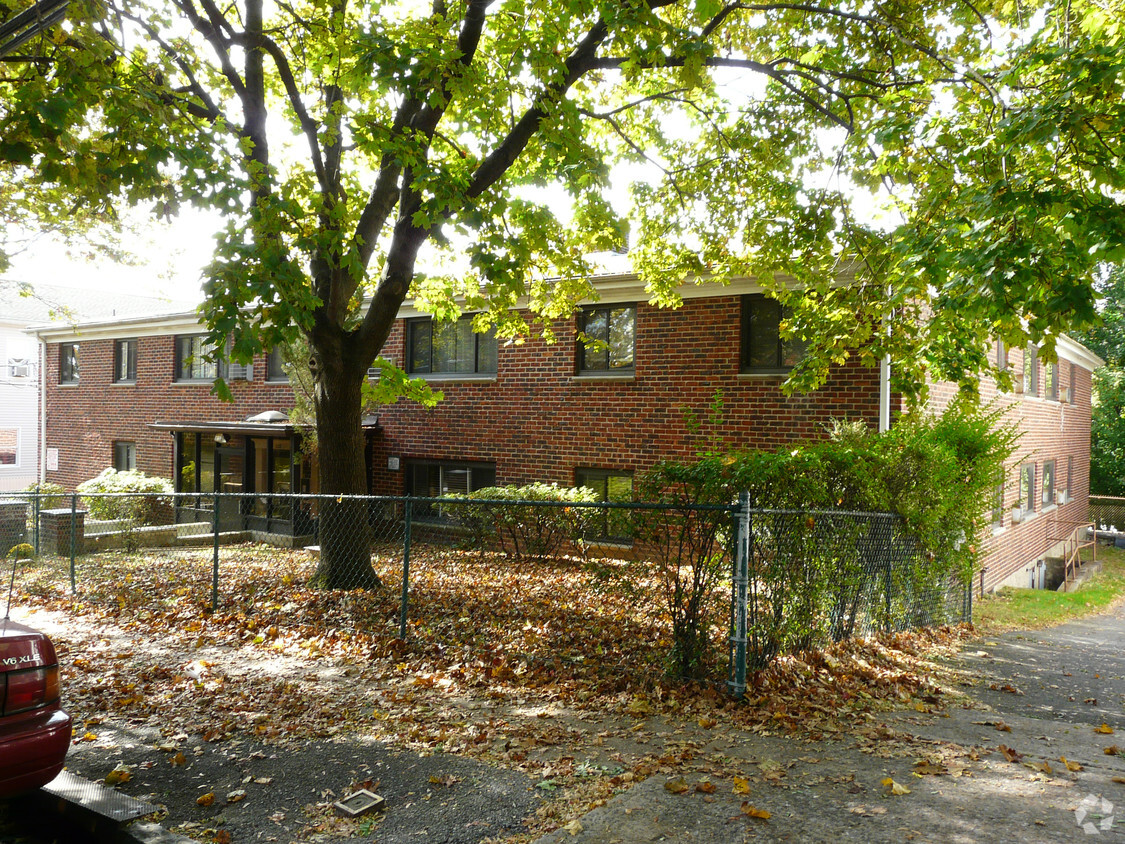 Building Photo - Garden Apartments