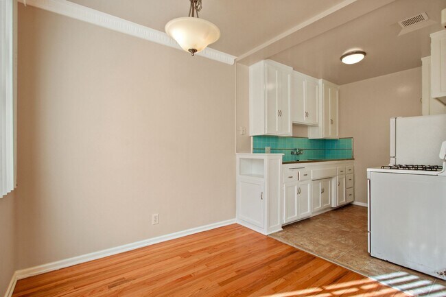 Building Photo - 3144 S. Barrington Ave in Mar Vista