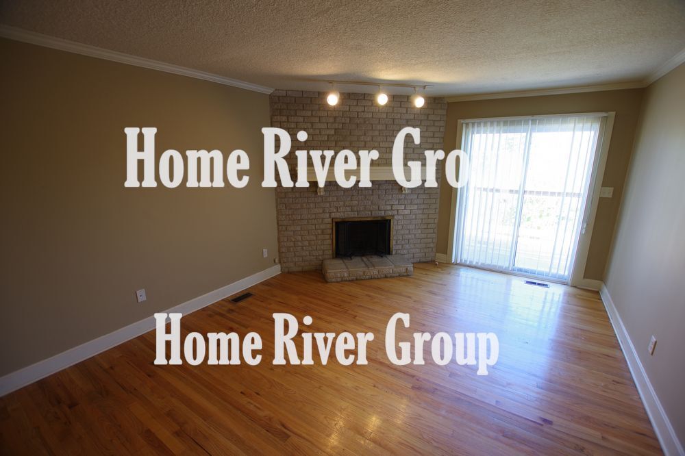 Primary Photo - 3 Bed 2 Bath Duplex in Northland Available