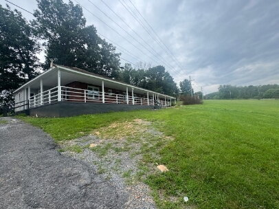 Building Photo - "Charming 2-Bed Retreat in Shenandoah - Co...