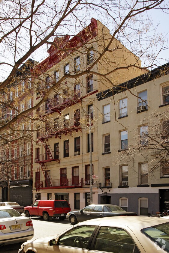 Apartments at 104 E 4th St - 104 E 4th St