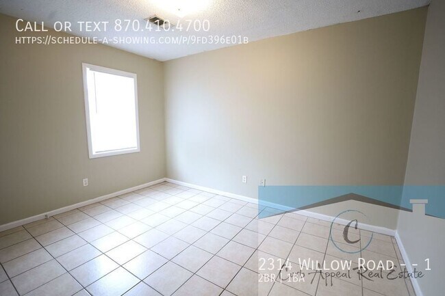 Building Photo - Recently renovated 2 bed, 1 bath apt - was...