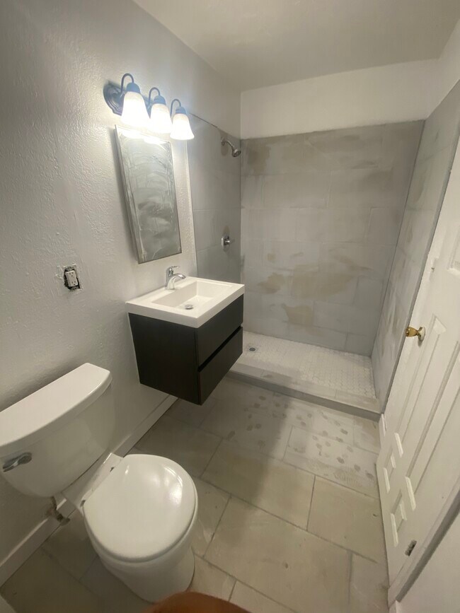 Foto del edificio - 1434 W 145th St