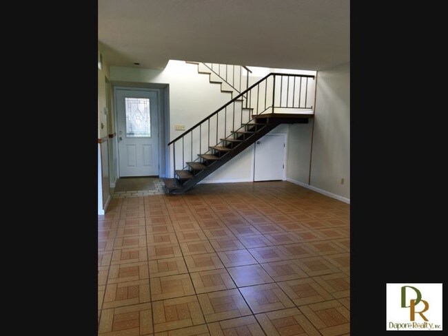 Building Photo - 642 Woodridge Dr