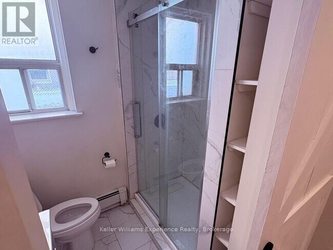 Photo du bâtiment - 2251 Kipling Ave