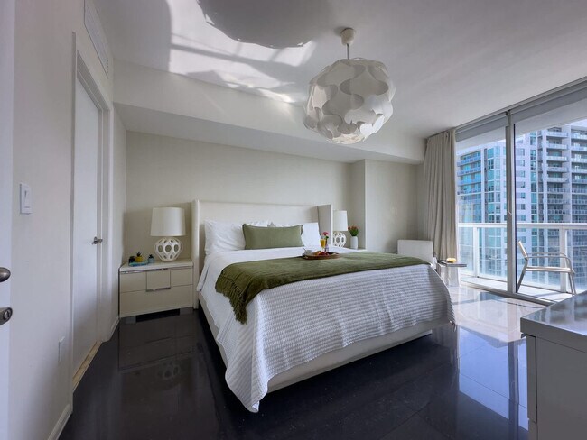 Building Photo - 485 Brickell Ave
