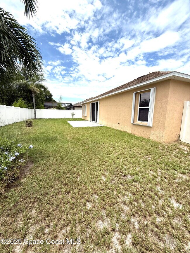 Building Photo - 1470 Kodak Dr