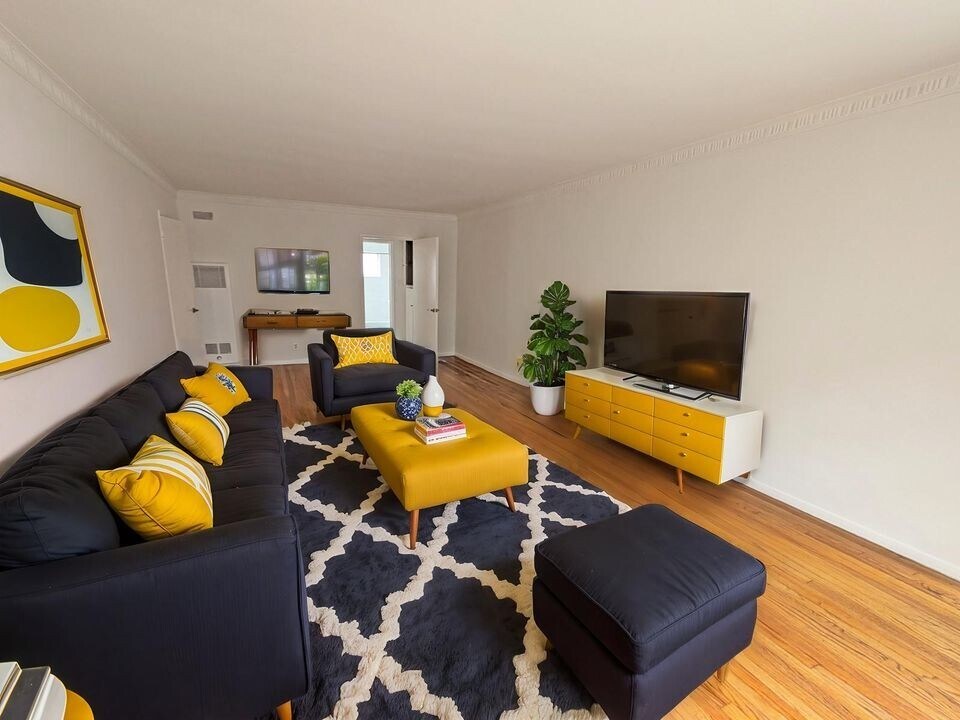Foto principal - 6858 De Longpre Ave
