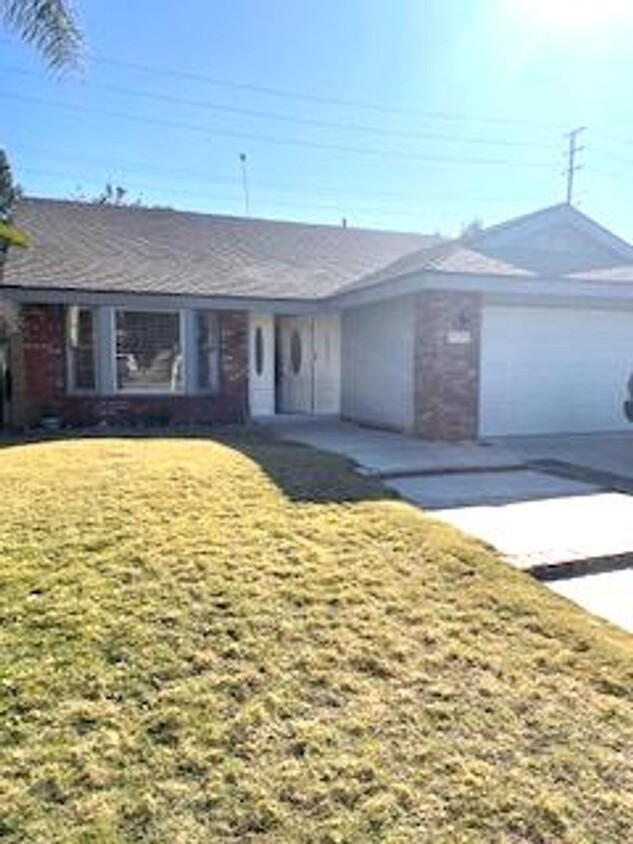 Foto principal - 3 Bed, 2 bath home in Anaheim