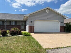 Building Photo - W7087 Buttercup Ct