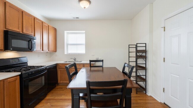 Foto del edificio - 3354 W Wilson Ave