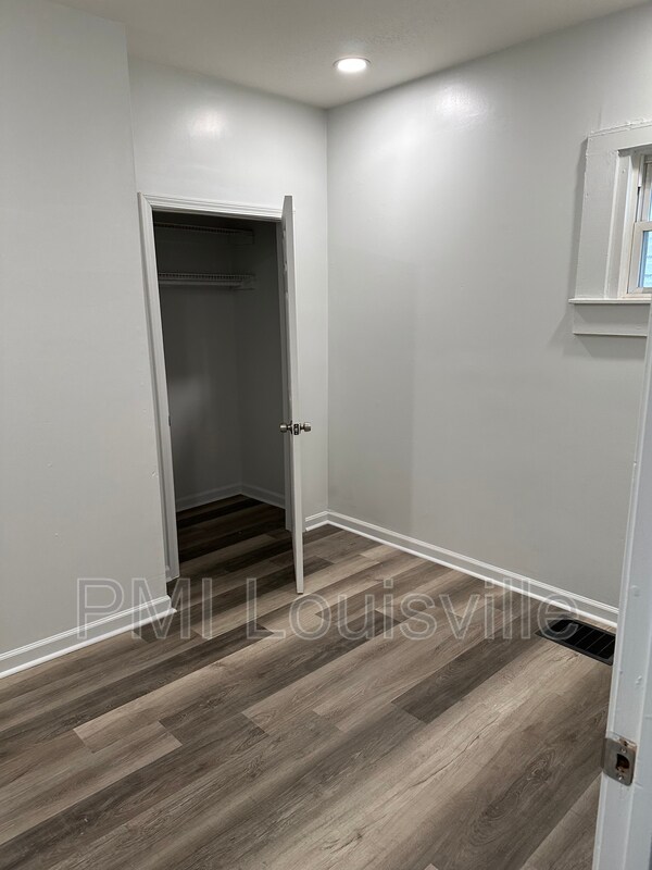 Foto del edificio - 2812 W Madison St