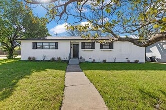 Building Photo - 4801 Selkirk Dr
