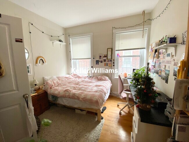 Building Photo - 18 Burney St