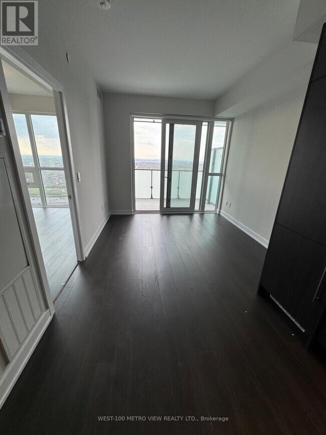 Building Photo - 430-3430 Square One Dr