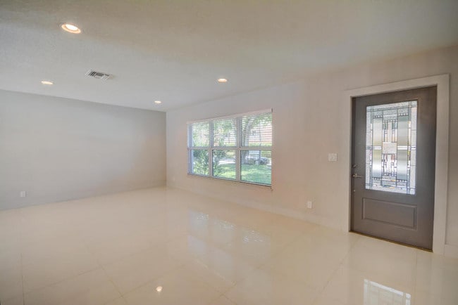 Building Photo - 451 NW Boca Raton Blvd