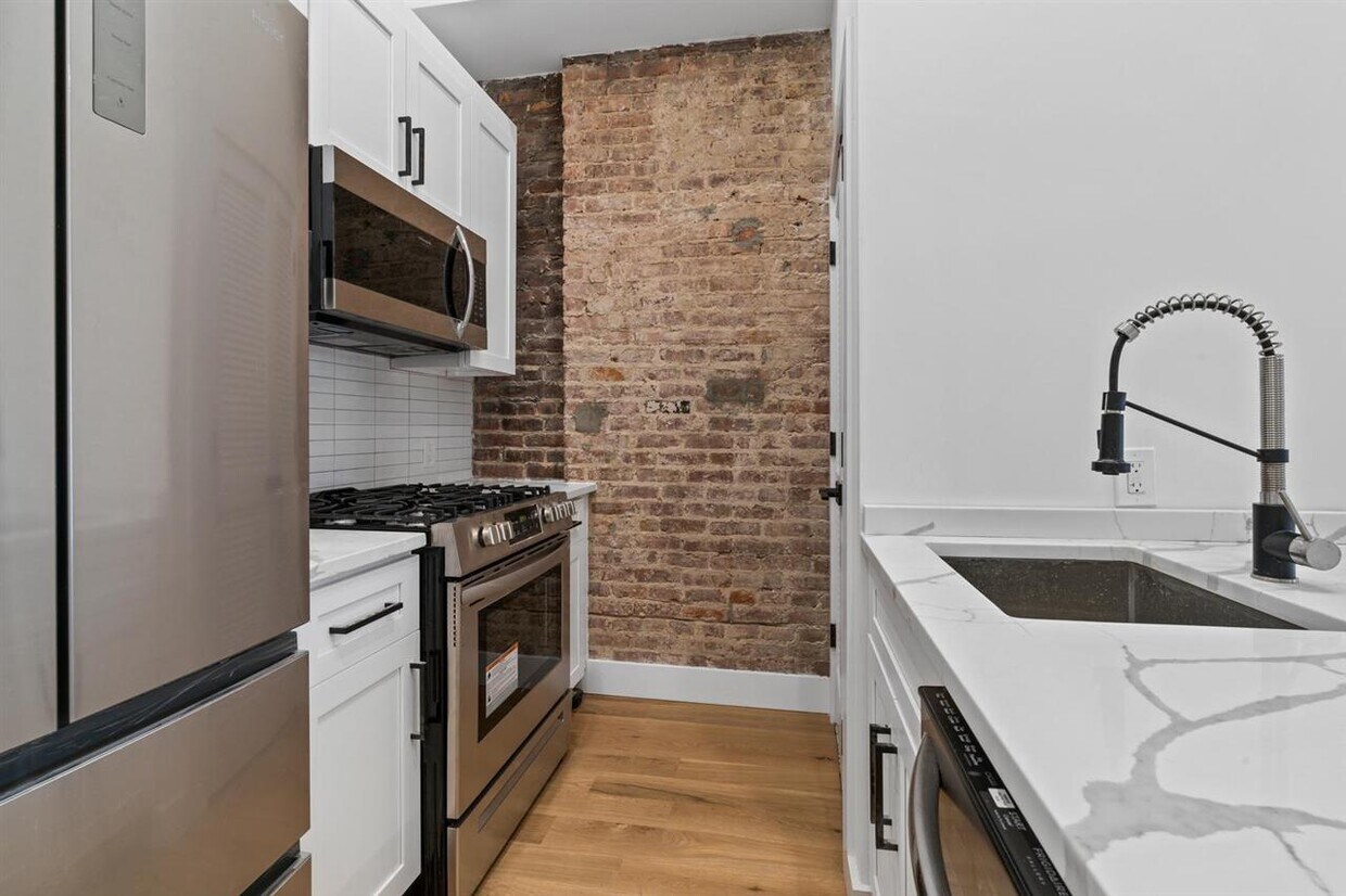 25 Corbin Ave Unit 3R, Jersey City, NJ 07306 Room for Rent in Jersey