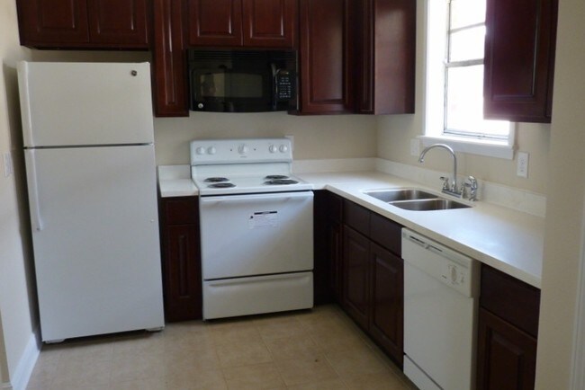 Kitchen - 1016 Deslonde St
