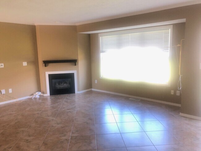 Foto del edificio - Great 2 BR 4 bathroom townhouse in Bloomin...