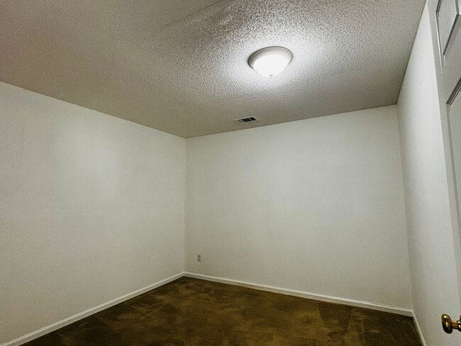 Foto del edificio - Now Available for Rent – Spacious 3 Bedroo...