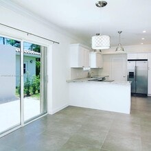 Building Photo - 1126 Cotorro Ave