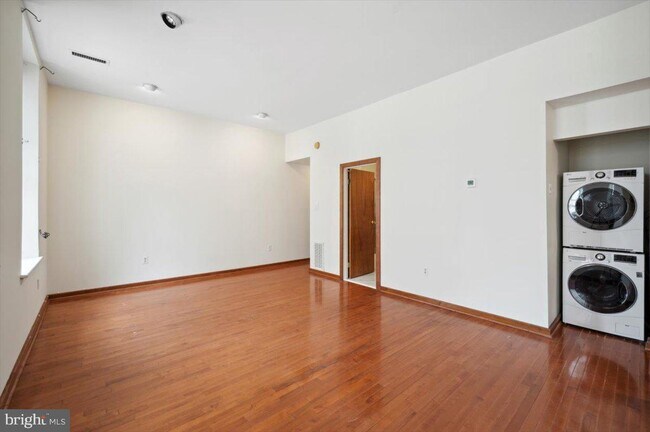 Foto del edificio - 3 N 2nd St