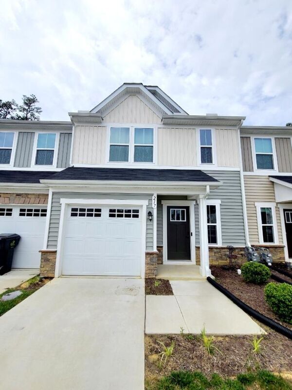 Foto principal - 217 Capeside Ct