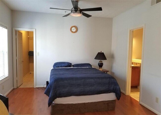 Building Photo - 1250 Parkwood Cir SE