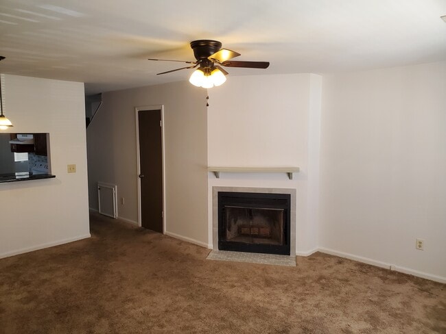 Building Photo - 139 Country Town Dr