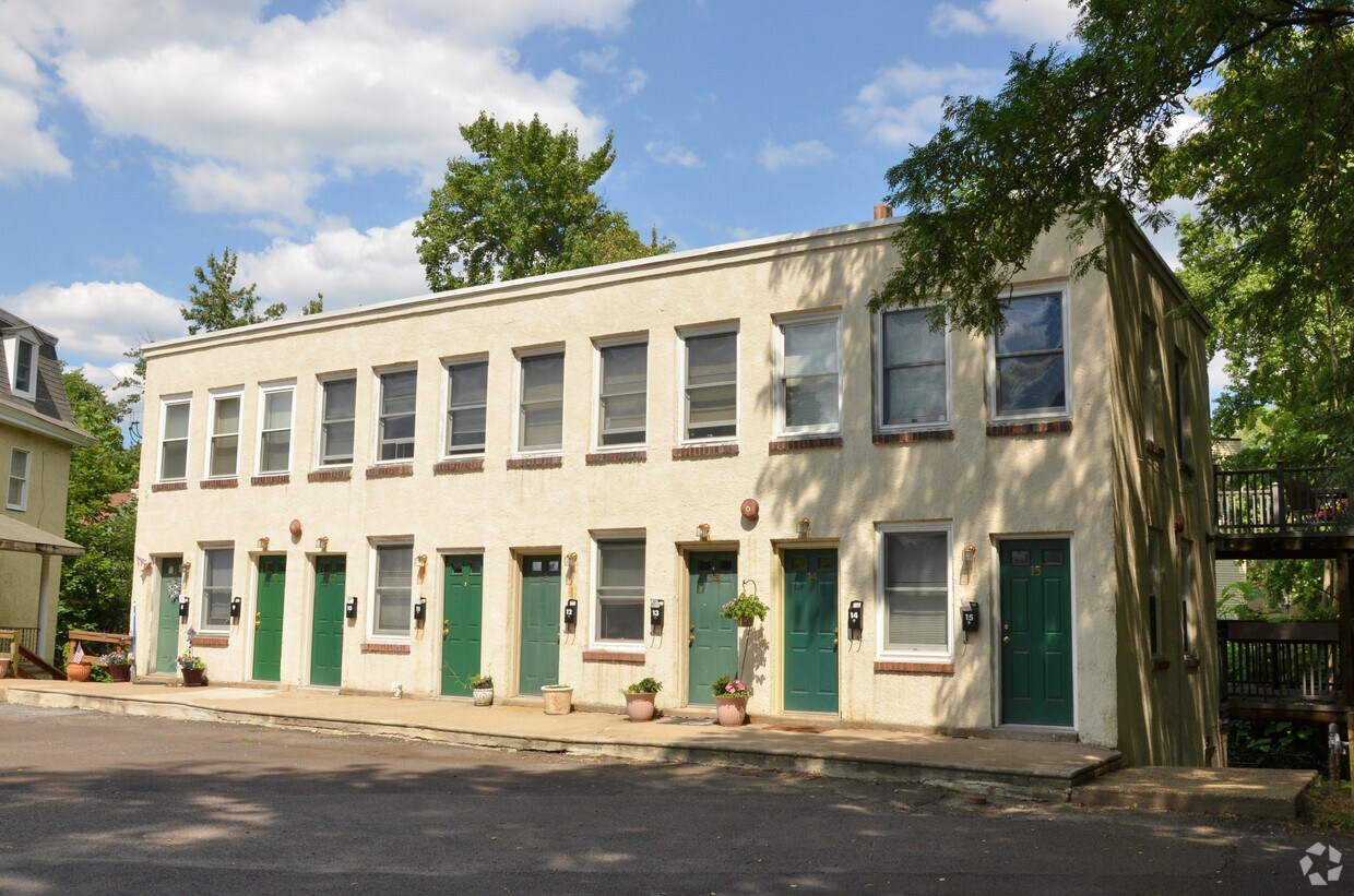 Primary Photo - 1115 Radcliffe St
