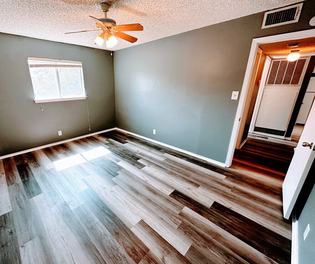 Building Photo - Willowrun B