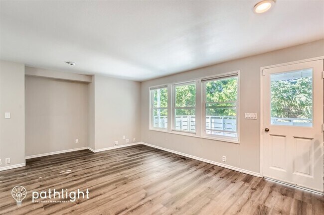 Foto del edificio - 3922 SW 328th Pl, Federal Way, WA, 98023