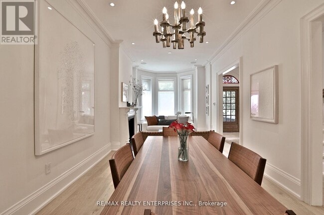 Building Photo - 305 Crawford St