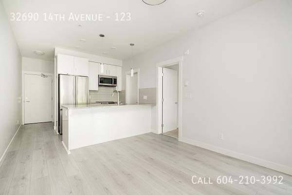 Building Photo - Modern Ground Floor Unit