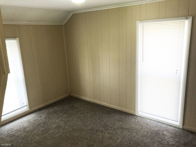 Building Photo - 1 br, 1 bath Apartment - 209 E Spruce St