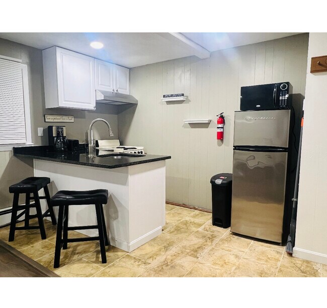 Kitchen - 558 Green End Ave